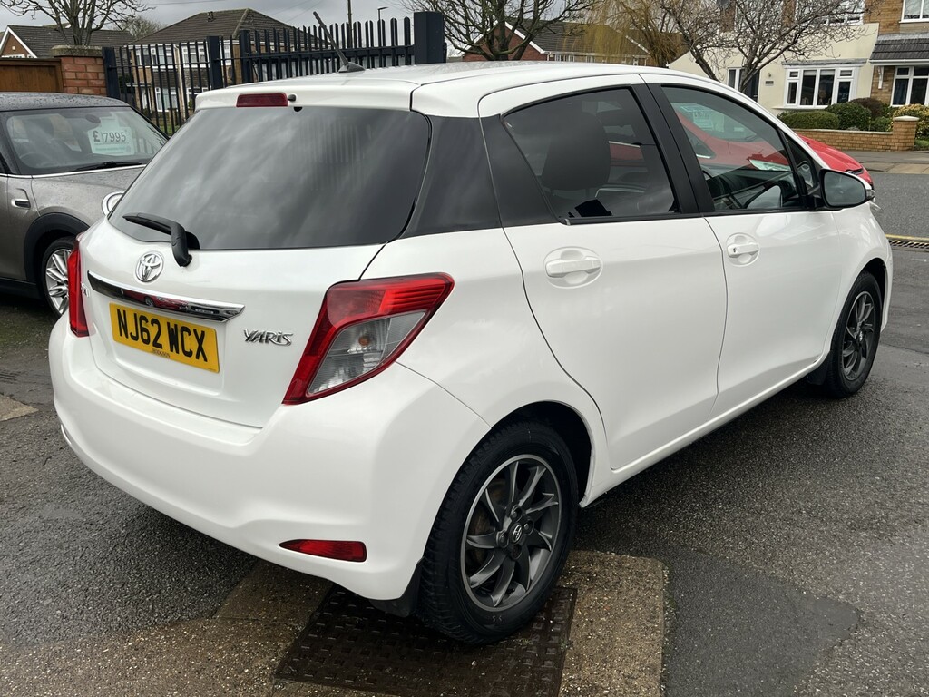 Toyota Yaris Hatchback 1.0 Vvt-i Edition 2012 NJ62WCX White #6