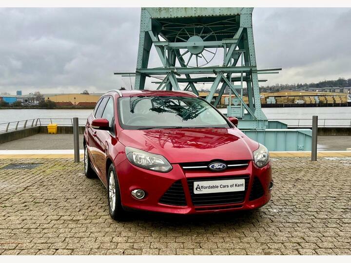 Ford Focus 1.6 Titanium Powershift Euro 5 Red