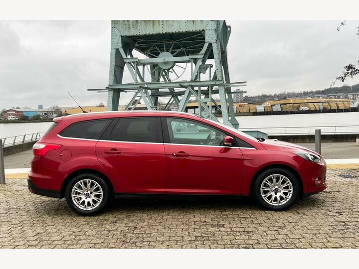 Ford Focus 1.6 Titanium Powershift Euro 5 LX61JHV Red #3
