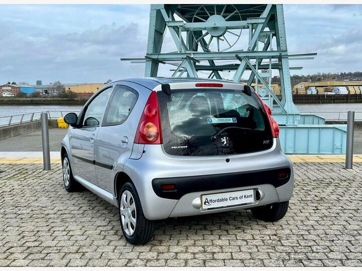 Peugeot 107 1.0 12V Urban 2 Tronic Euro 4 Silver #6