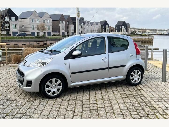 Peugeot 107 1.0 12V Urban 2 Tronic Euro 4 Silver #4