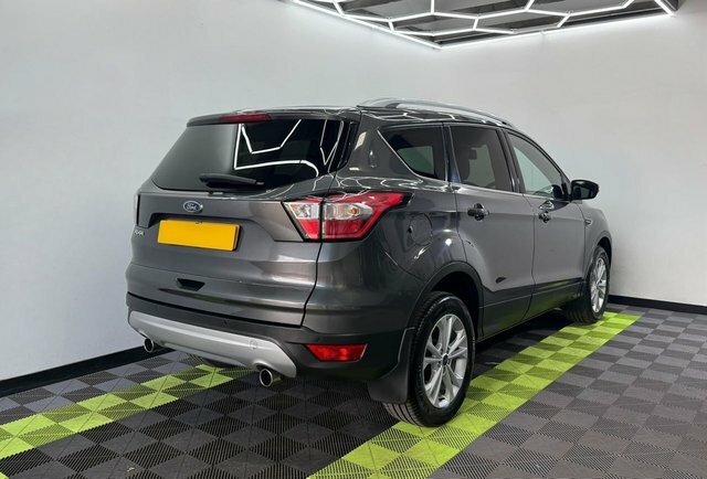 Ford Kuga 1.5 Tdci Titanium Suv Grey #2
