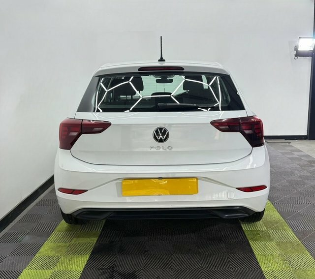 Volkswagen Polo 1.0 Tsi Life Hatchback YP72LKJ White #4