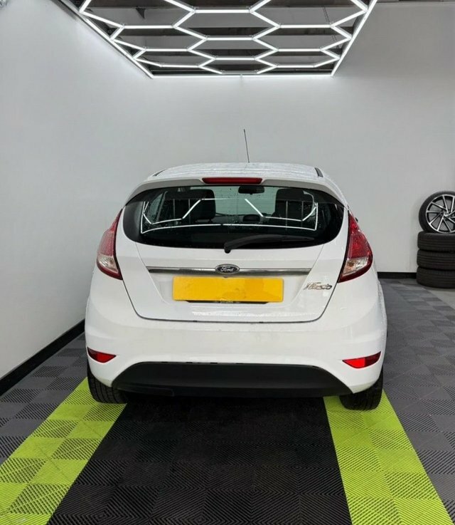 Ford Fiesta 1.25 Zetec Hatchback MX63LHN White #4