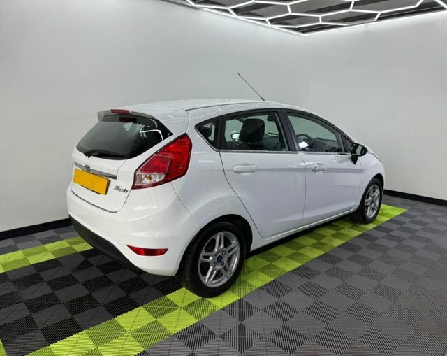 Ford Fiesta 1.25 Zetec Hatchback MX63LHN White #2