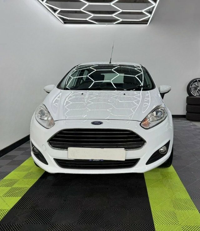 Ford Fiesta 1.25 Zetec Hatchback MX63LHN White #3