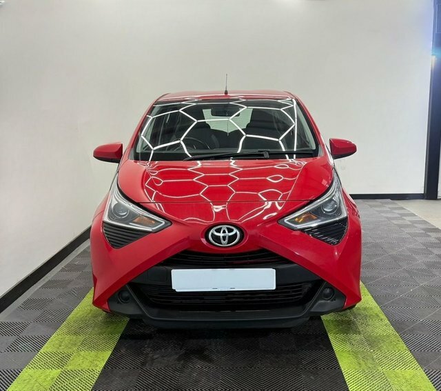 Toyota Aygo 1.0 Vvt-i X-play Hatchback HJ69GXS Red #3
