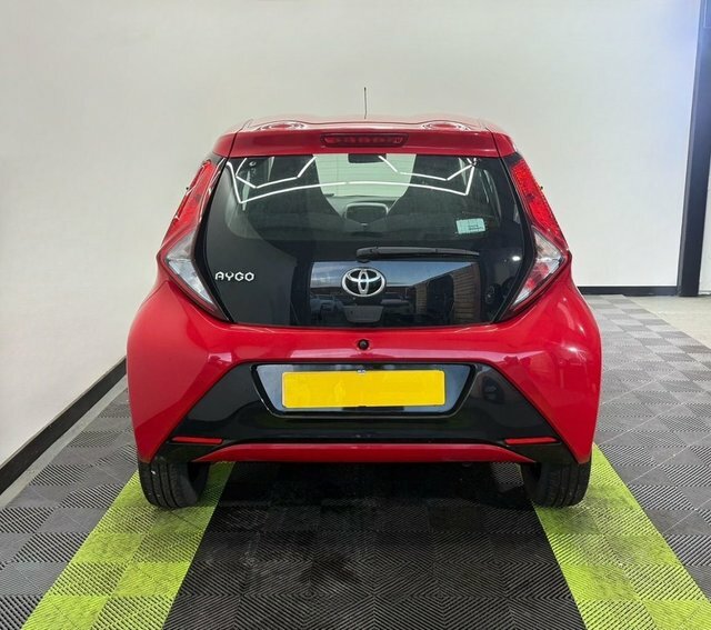 Toyota Aygo 1.0 Vvt-i X-play Hatchback HJ69GXS Red #4