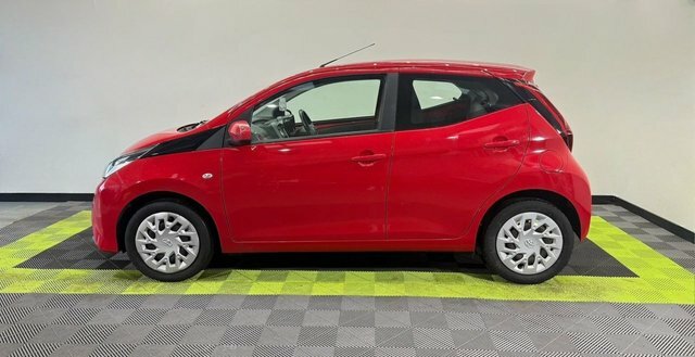 Toyota Aygo 1.0 Vvt-i X-play Hatchback HJ69GXS Red #5