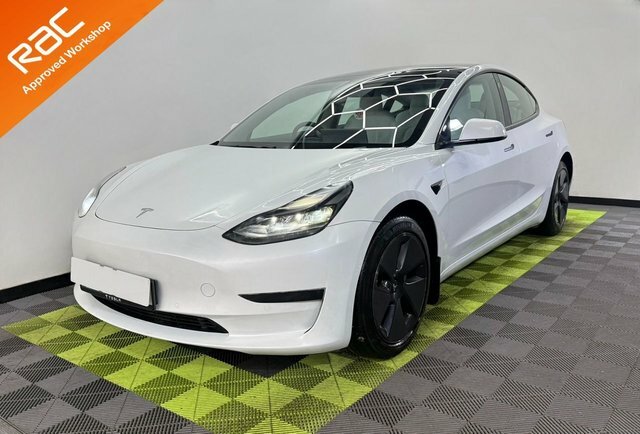 Tesla Model 3 Standard Range Plus Saloon White