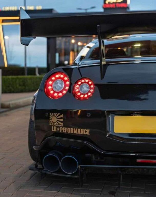 Nissan GT-R 3.8L Premium Edition Coupe Se Red