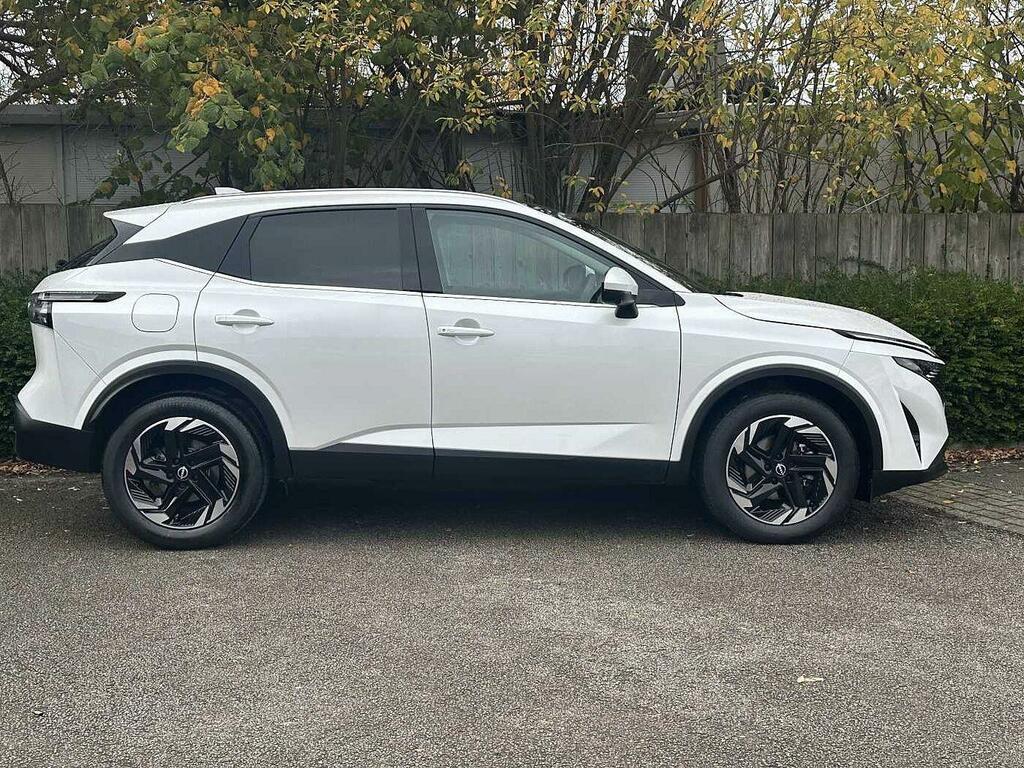 Nissan Qashqai 1.3 Dig-t Mh N-connecta OW24LXD White #3
