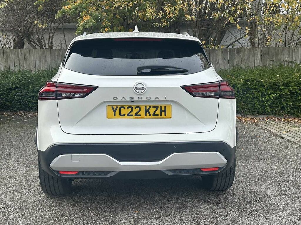 Nissan Qashqai 1.3 Dig-t Mh 158 Tekna YC22KZH White #6