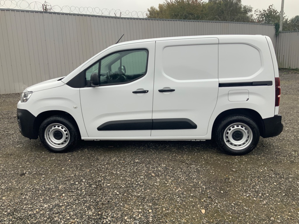 Citroen Berlingo 650 Enterprise Edition 1.5 100Bhp L1h1 M Bluehdi White #3