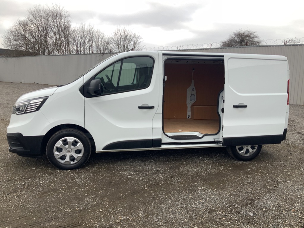 Renault Trafic 2.0 130Bhp Dci Sl30 Advance Air Con Cruise C MM73KFV White #5