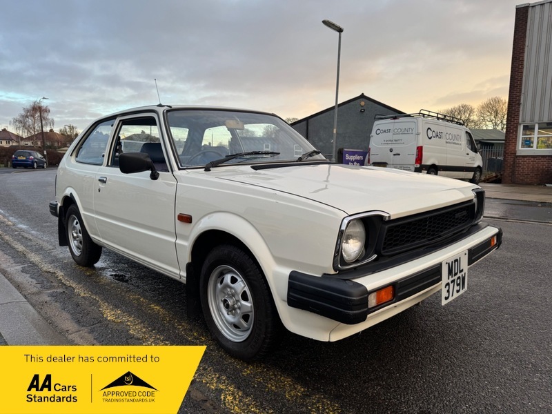Honda Civic Hatchback White #2