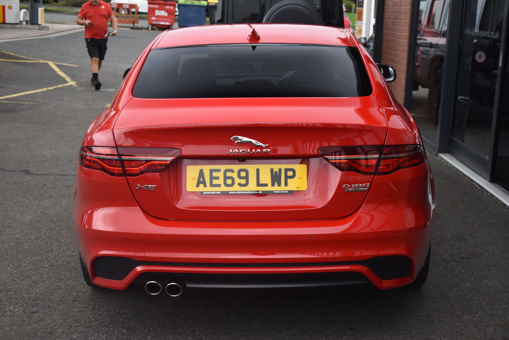 Jaguar XE 2.0 D180 R-dynamic Se Saloon Euro Red #6