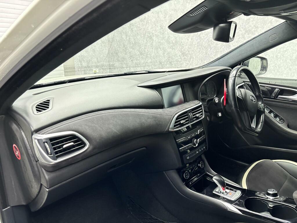 Infiniti Q30 2.2D Sport Dct Awd Euro 6 Ss RO16FLD White #3