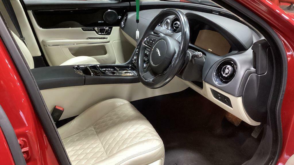 Jaguar XJ 3.0D V6 Portfolio Euro 6 Ss Red #2
