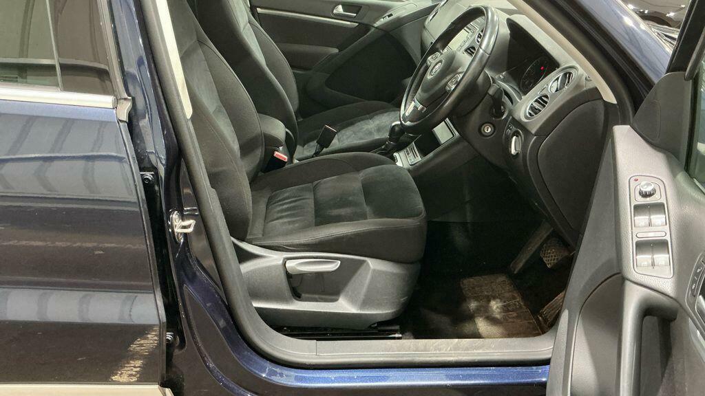 Volkswagen Tiguan 2.0 Tdi Bluemotion Tech Match Dsg 4Wd Euro 5 Ss DA64FHO Blue #2