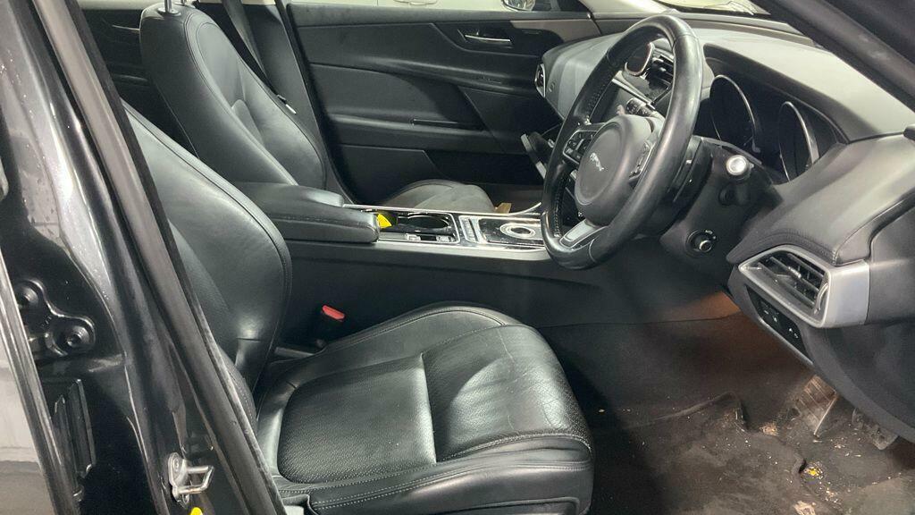 Jaguar XE 2.0D Portfolio Euro 6 Ss OW65CGV Grey #2