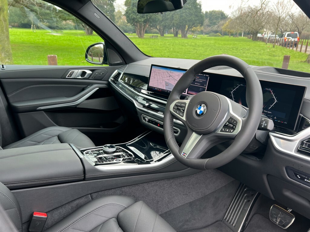 BMW X5 Xdrive40d M Sport AE24UDJ Black #4