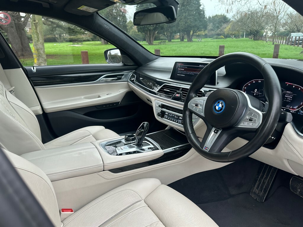 BMW 7 Series Xdrive M Sport YH22UGT Black #4