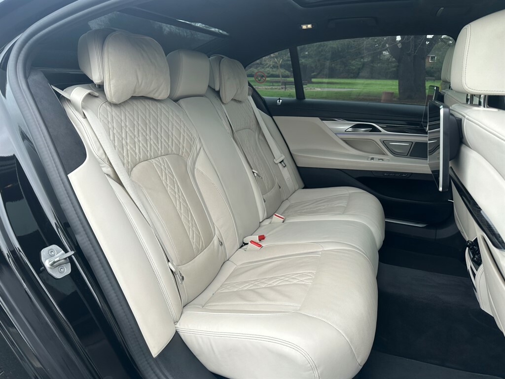 BMW 7 Series Xdrive M Sport YH22UGT Black #5