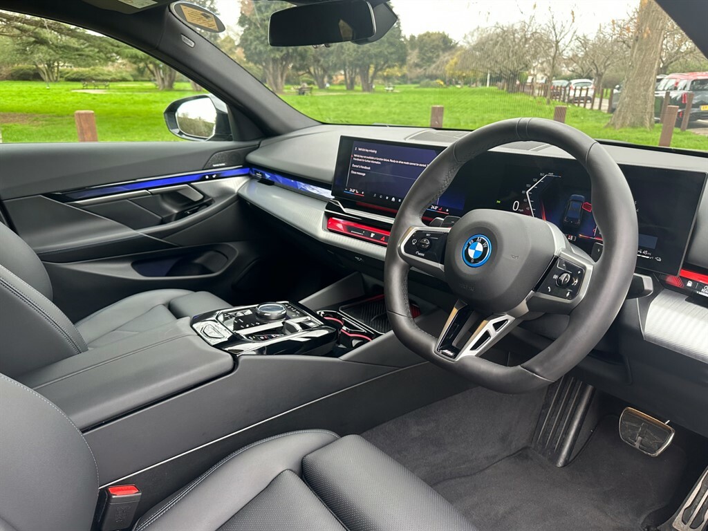 BMW 5 Series M Sport LR75HNA Black #4