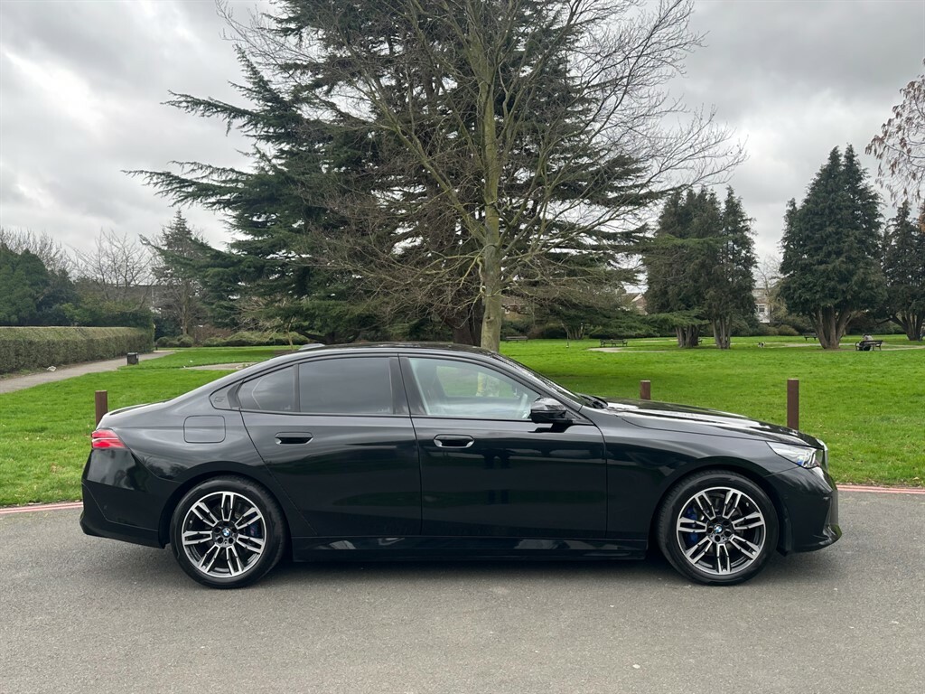 BMW 5 Series M Sport LR75HNA Black #3
