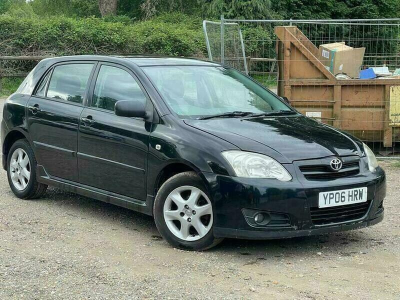 Toyota Corolla 1.6 Vvt-i T3 Hatchback Black #2