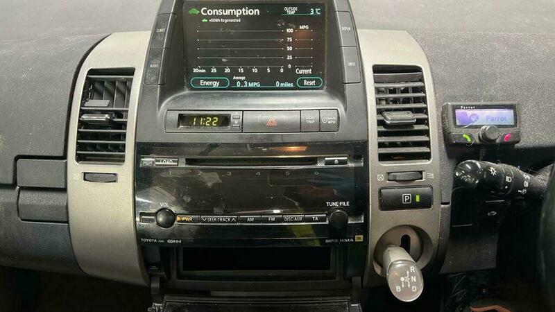 Toyota Prius 1.5 T4 Cvt Silver #5