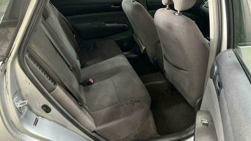 Toyota Prius 1.5 T4 Cvt Silver #2