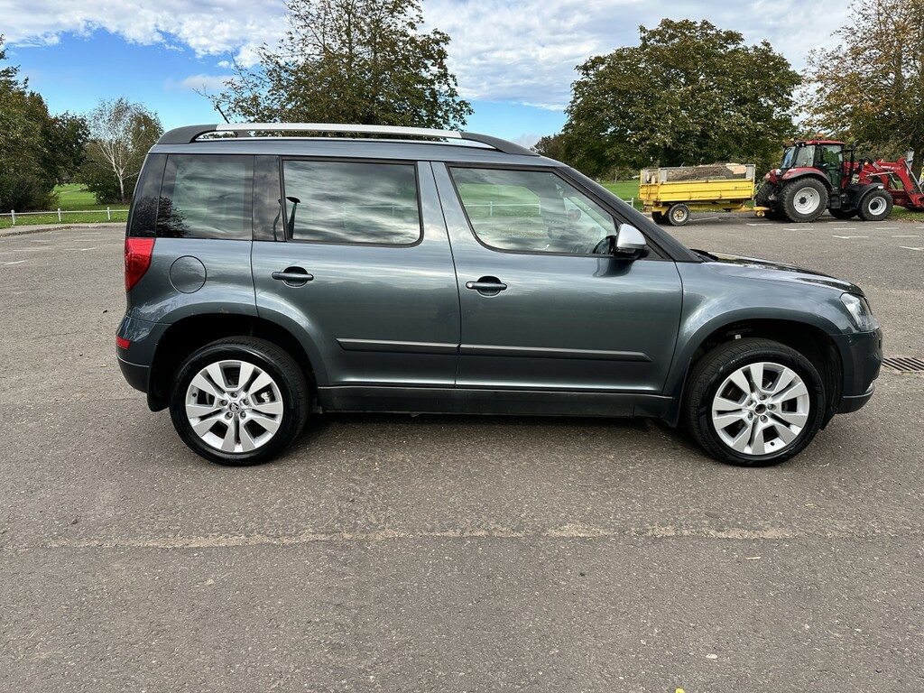 Skoda Yeti Suv 2.0 Tdi Se L Drive 2017 DG67HBX Grey #4