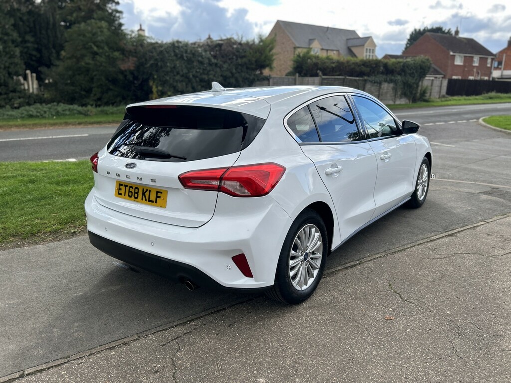 Ford Focus Hatchback 1.0 T Ecoboost Titanium 2019 ET68KLF White #5