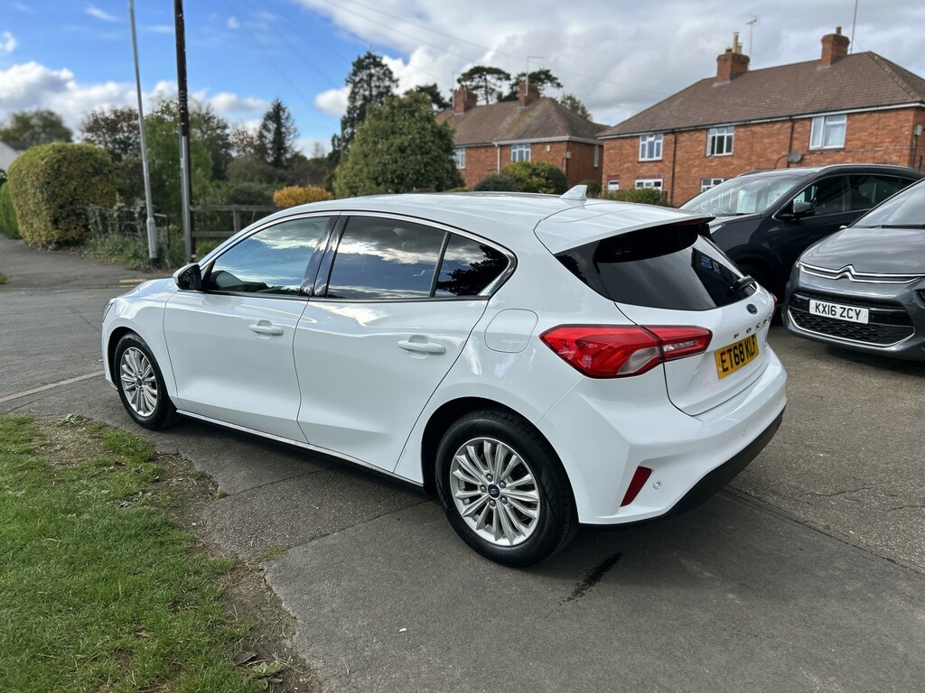 Ford Focus Hatchback 1.0 T Ecoboost Titanium 2019 ET68KLF White #3
