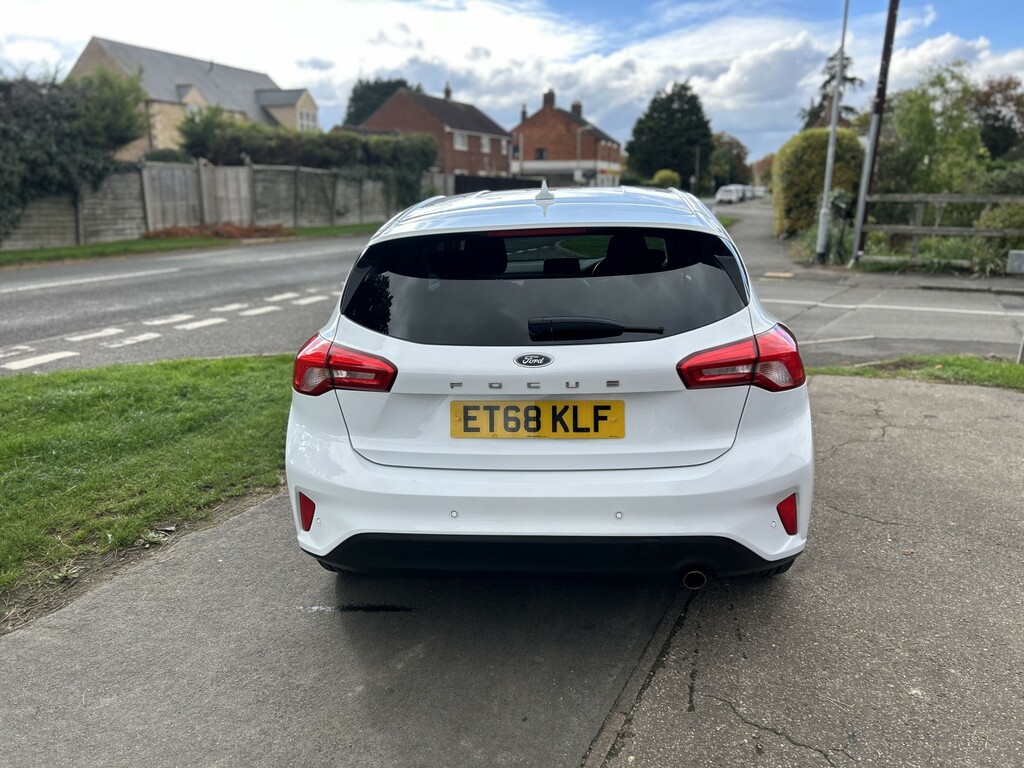 Ford Focus Hatchback 1.0 T Ecoboost Titanium 2019 ET68KLF White #4