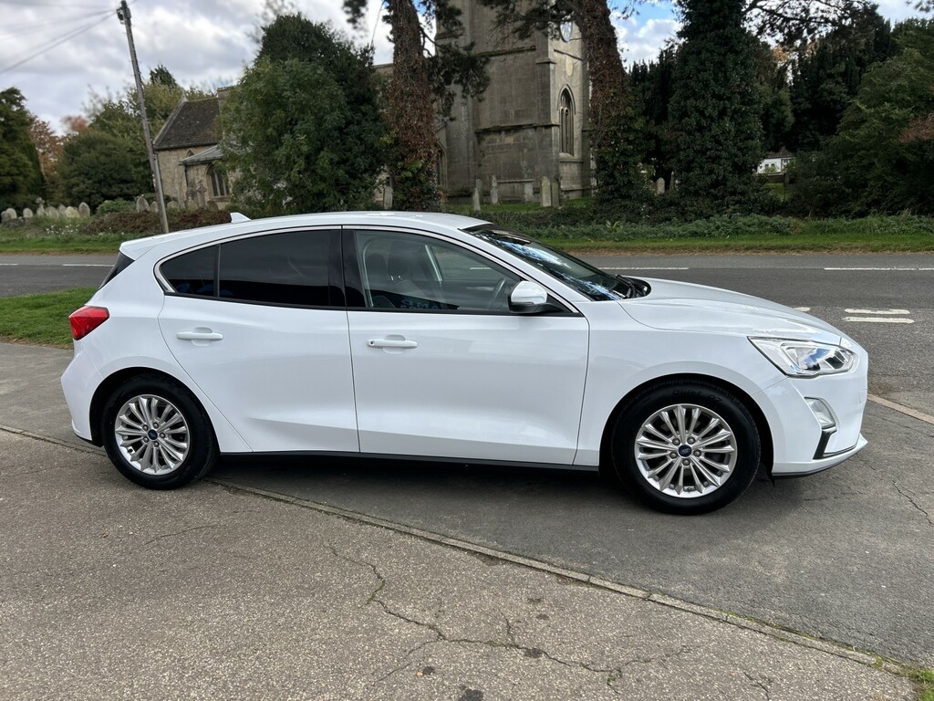 Ford Focus Hatchback 1.0 T Ecoboost Titanium 2019 ET68KLF White #6