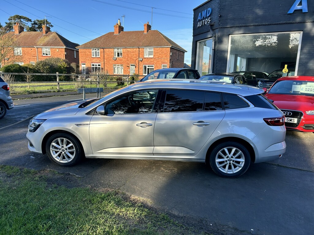 Renault Megane Estate 1.5 Dynamique Nav Dci 110 2017 HV67KBK Silver #2