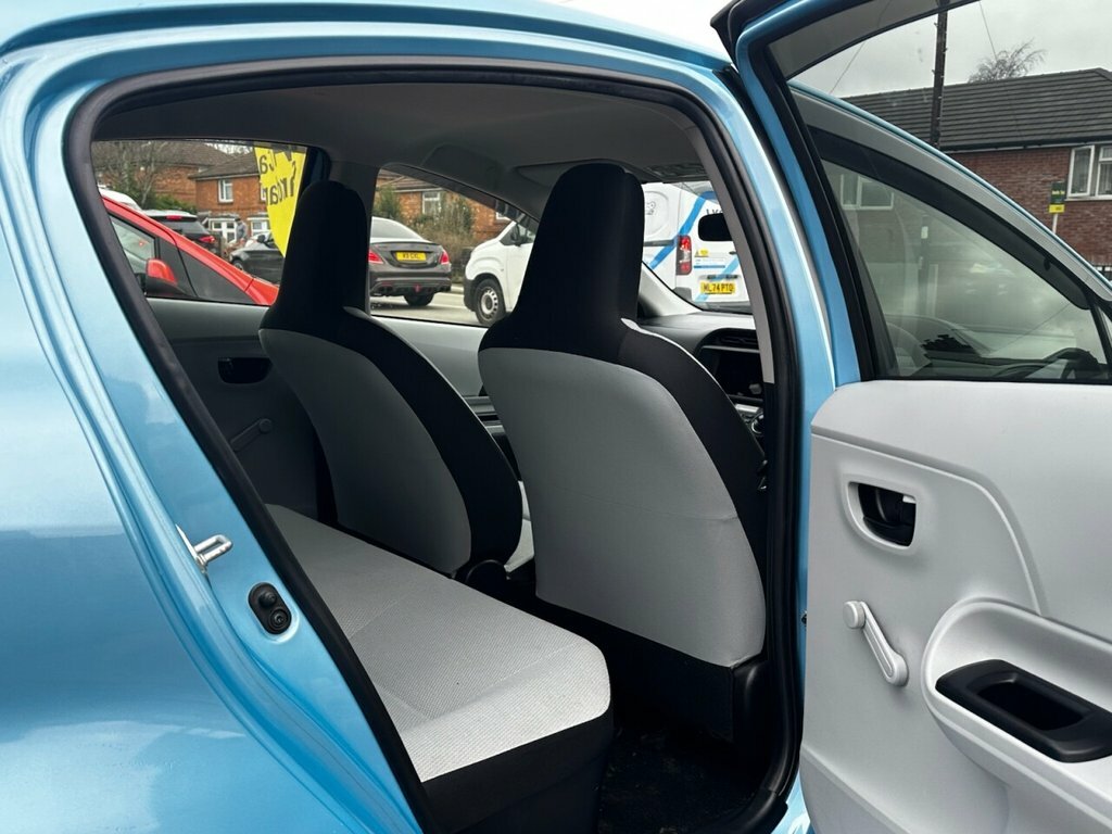 Toyota Aqua 1.5 Hybrid Silver #16