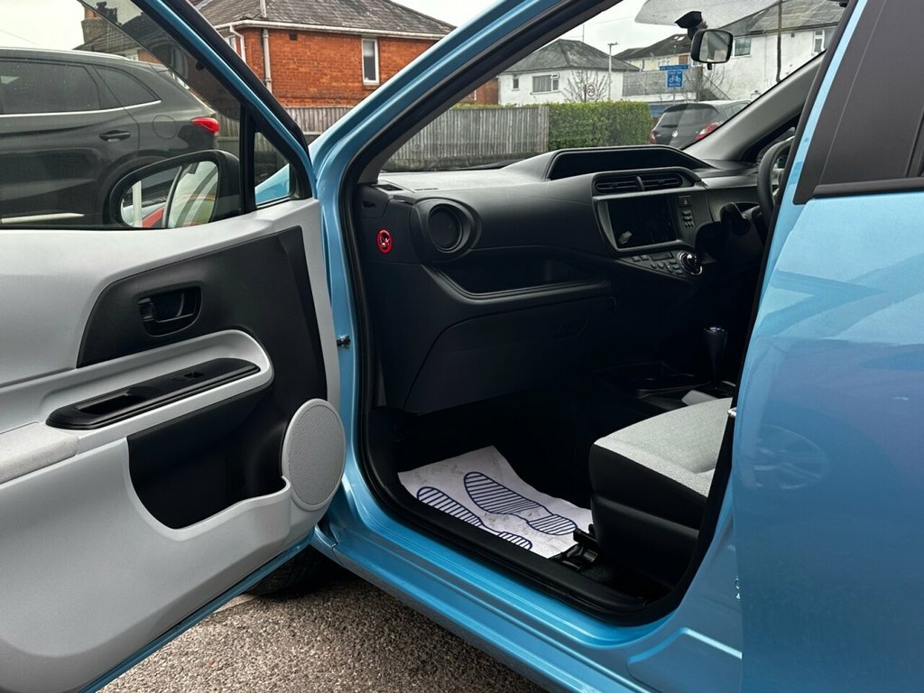 Toyota Aqua 1.5 Hybrid Silver #18