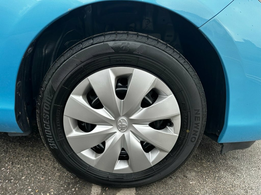 Toyota Aqua 1.5 Hybrid Silver #31