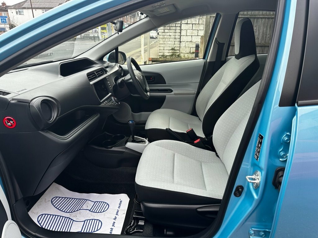 Toyota Aqua 1.5 Hybrid Silver #20