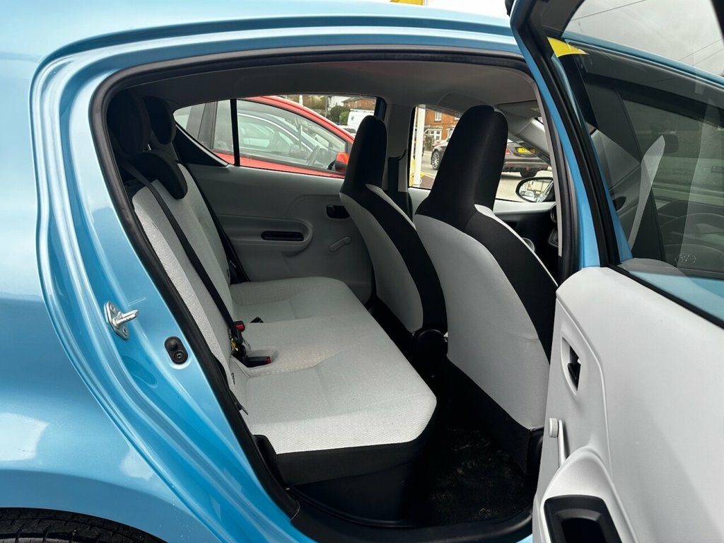 Toyota Aqua 1.5 Hybrid Silver #17