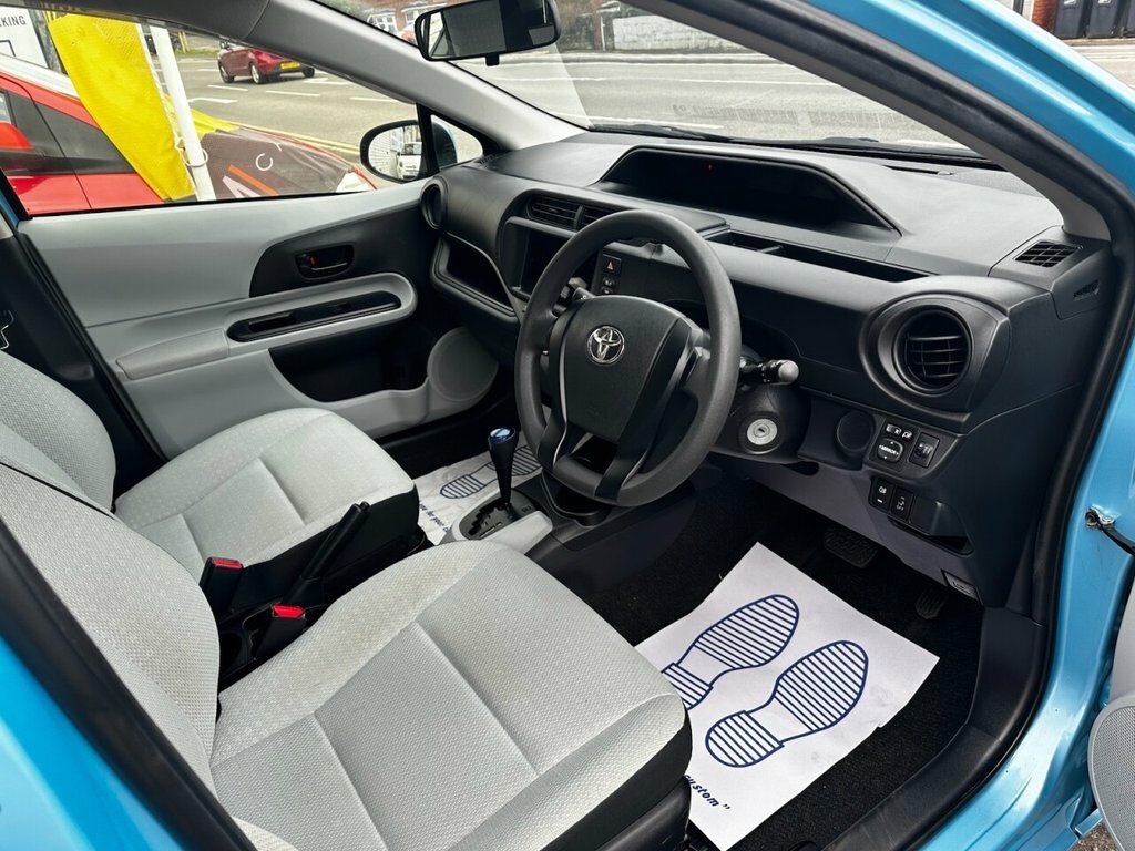 Toyota Aqua 1.5 Hybrid Silver #14