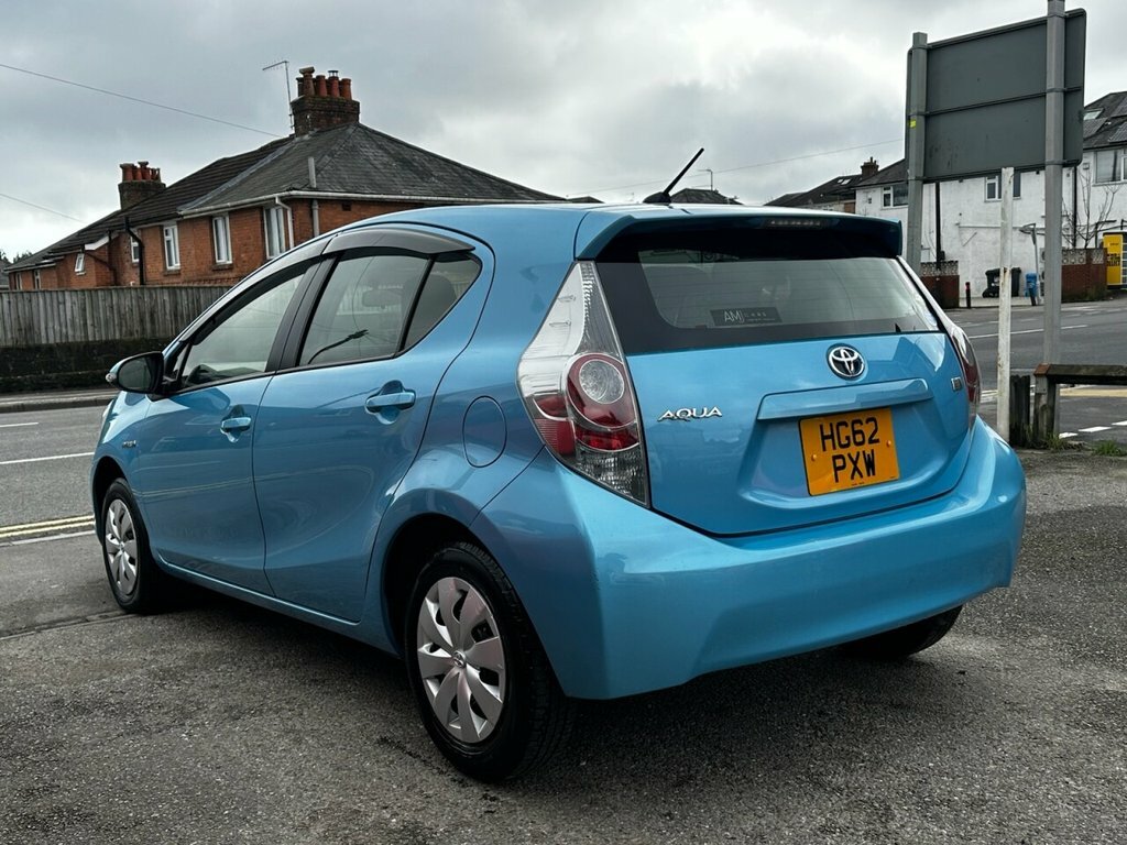 Toyota Aqua 1.5 Hybrid Silver #7