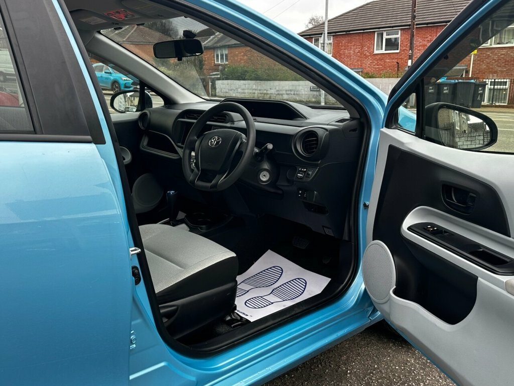 Toyota Aqua 1.5 Hybrid Silver #13