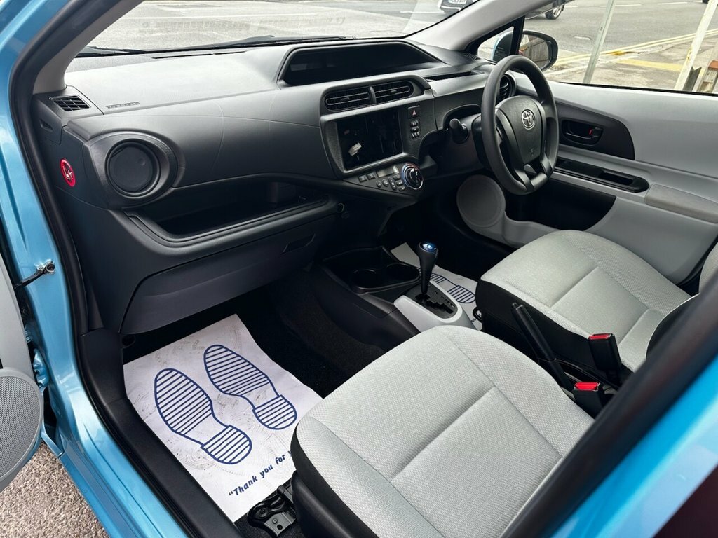 Toyota Aqua 1.5 Hybrid Silver #19