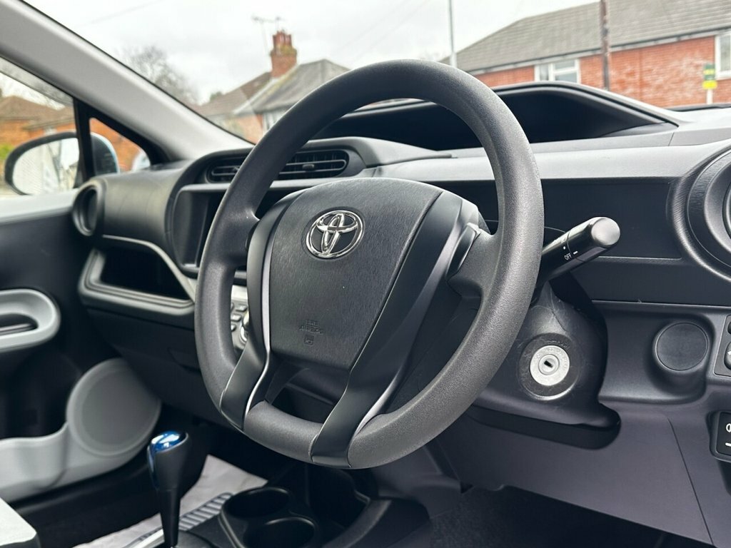 Toyota Aqua 1.5 Hybrid Silver #8