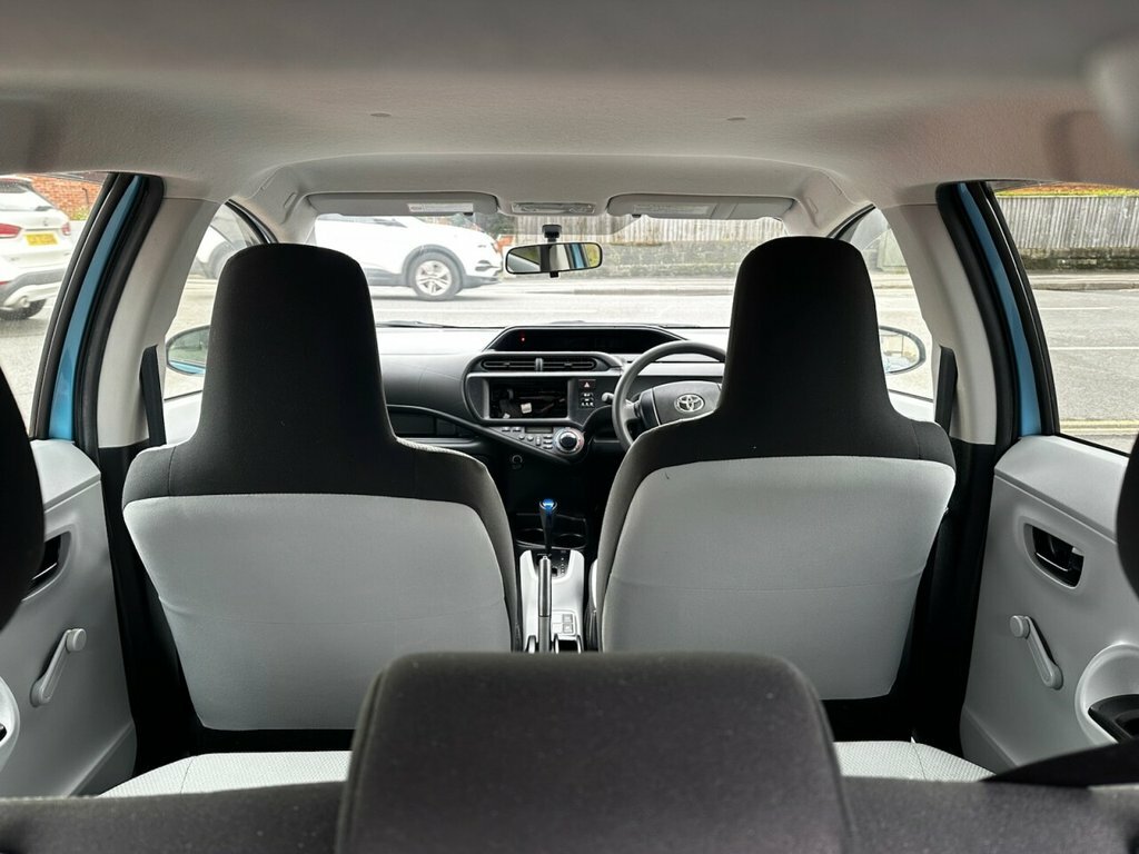 Toyota Aqua 1.5 Hybrid Silver #24